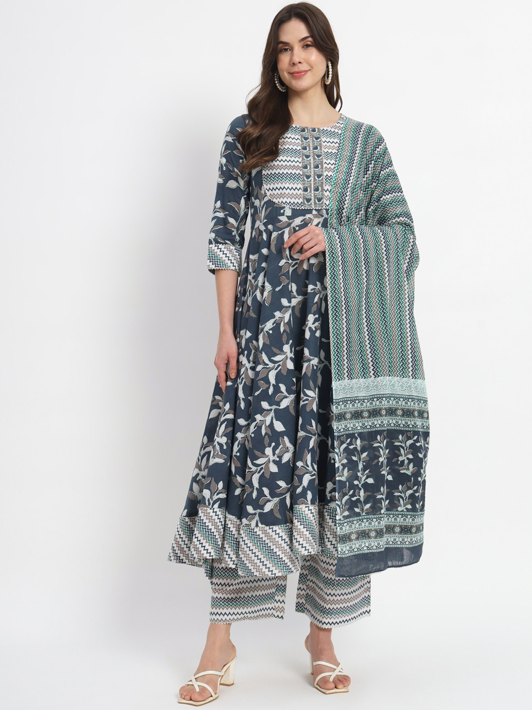 SALWAT Floral Printed Empire Gotta Patti Kurta With Palazzos & Dupatta, Grey
SALWAT Floral Printed Empire Gotta Patti Kurta With Palazzos & Dupatta, Grey