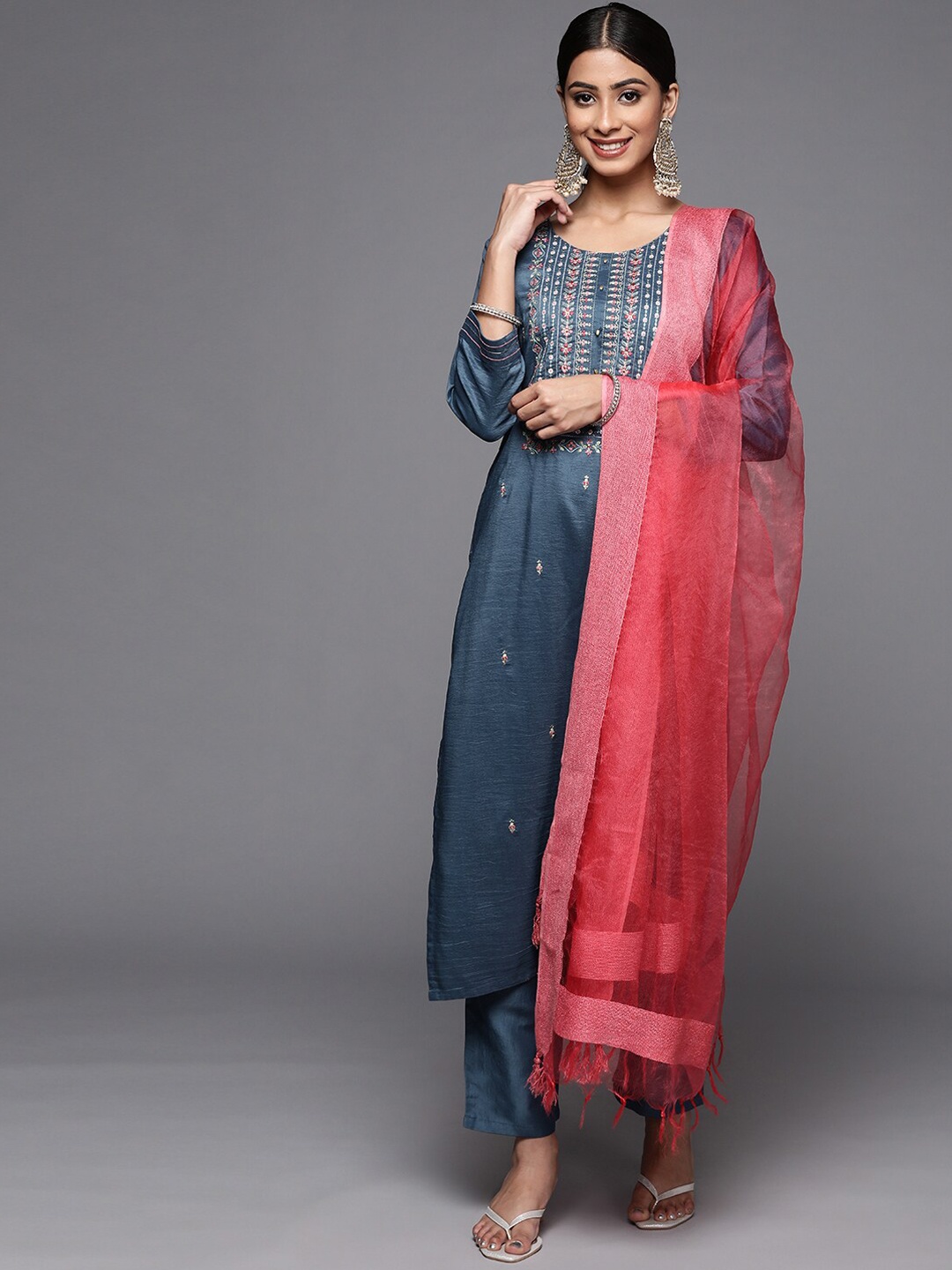 KALINI Ethnic Motifs Embroidered Regular Thread Work Kurta With Trousers & Dupatta, Teal
KALINI Ethnic Motifs Embroidered Regular Thread Work Kurta With Trousers & Dupatta, Teal