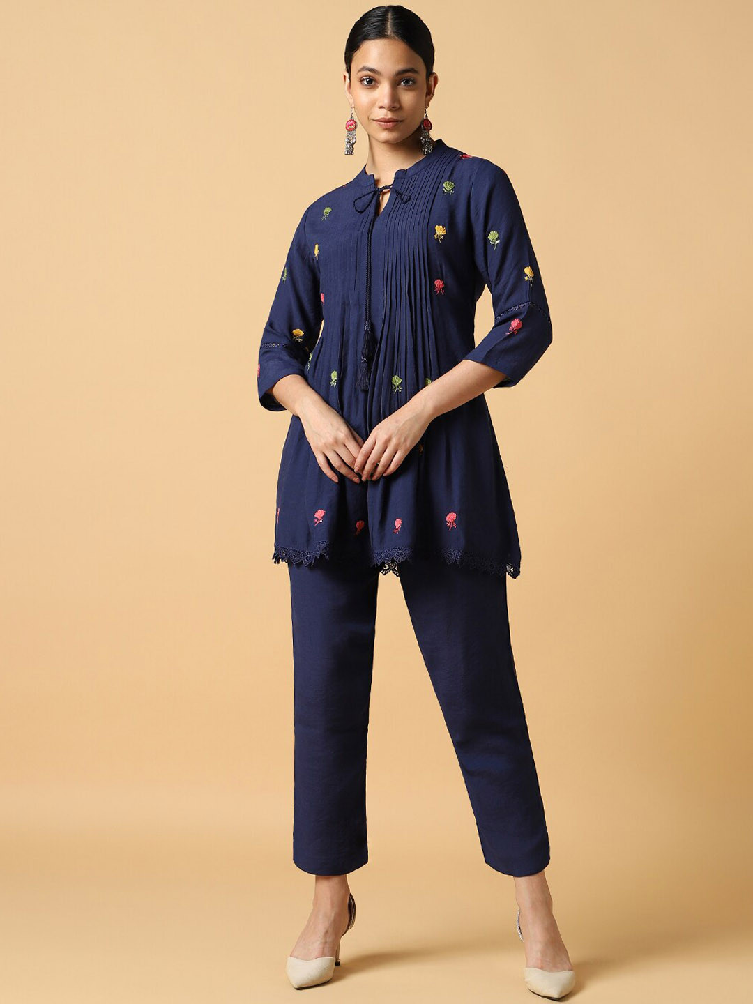House Of Dharaa Floral Embroidered Pleated Pure Cotton Kurti with Trousers, Blue
House Of Dharaa Floral Embroidered Pleated Pure Cotton Kurti with Trousers, Blue