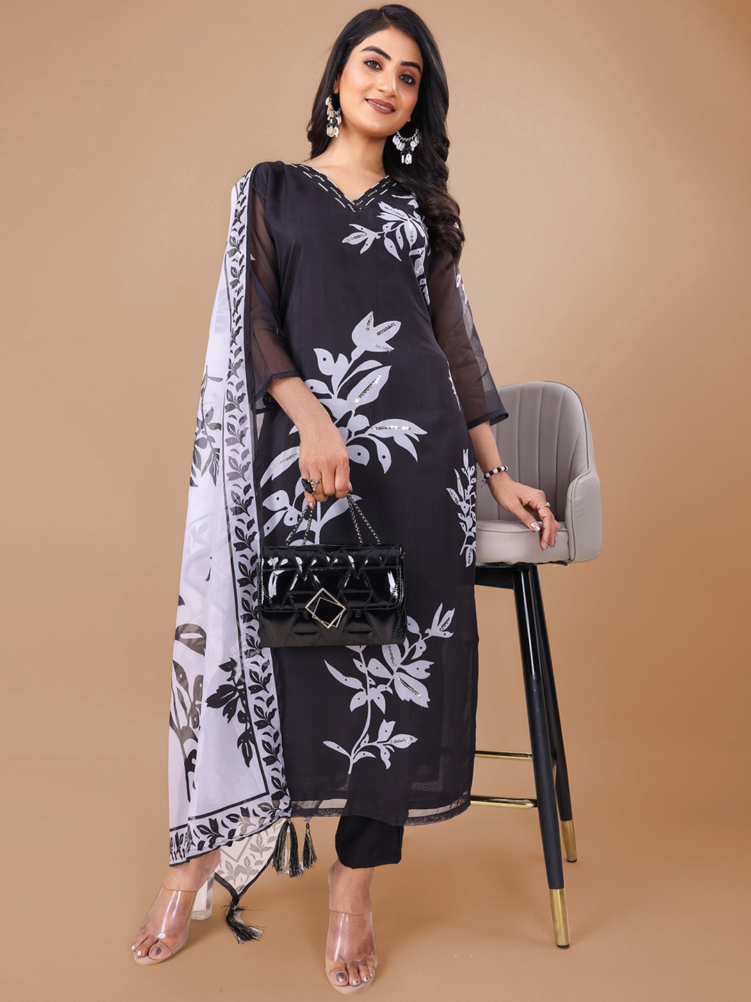 CaniBani Ethnic Motifs Printed V-Neck Straight Kurta With Trousers & Dupatta, Black
CaniBani Ethnic Motifs Printed V-Neck Straight Kurta With Trousers & Dupatta, Black