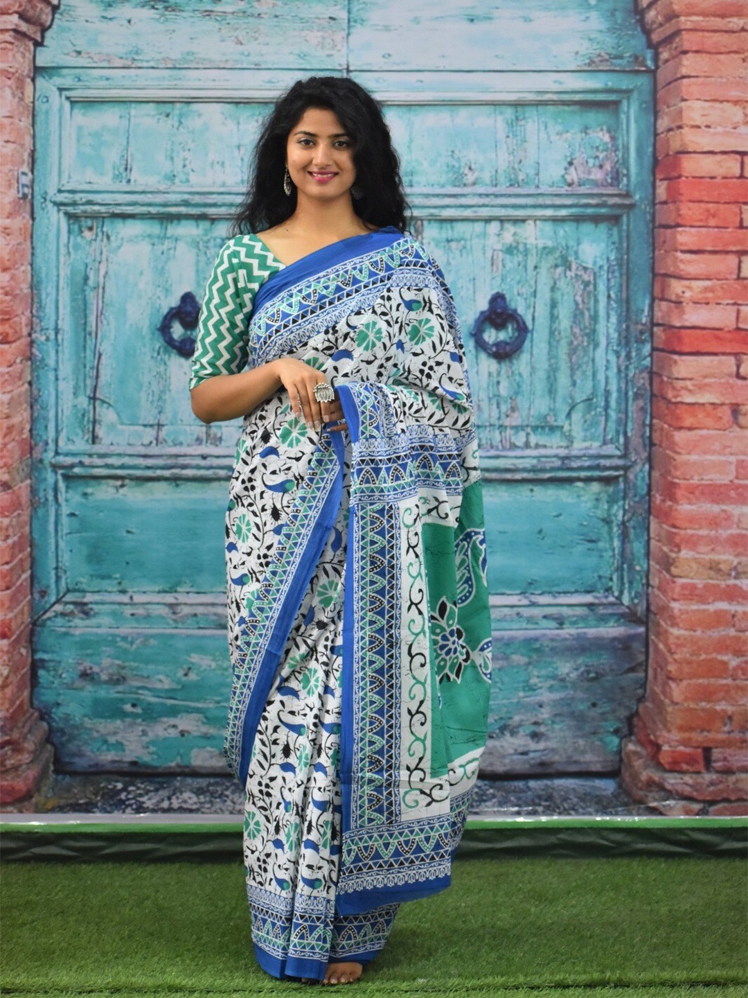 JALTHER Ethnic Motifs Printed Jaipuri Pure Cotton Mulmul Block Print Saree, Blue
JALTHER Ethnic Motifs Printed Jaipuri Pure Cotton Mulmul Block Print Saree, Blue