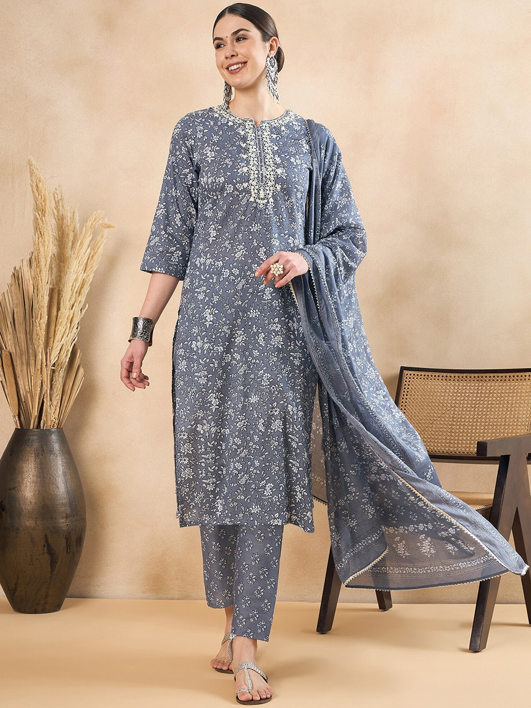 Anouk Grey Floral Printed Regular Thread Work Pure Cotton Kurta With Trousers & Dupatta
Anouk Grey Floral Printed Regular Thread Work Pure Cotton Kurta With Trousers & Dupatta