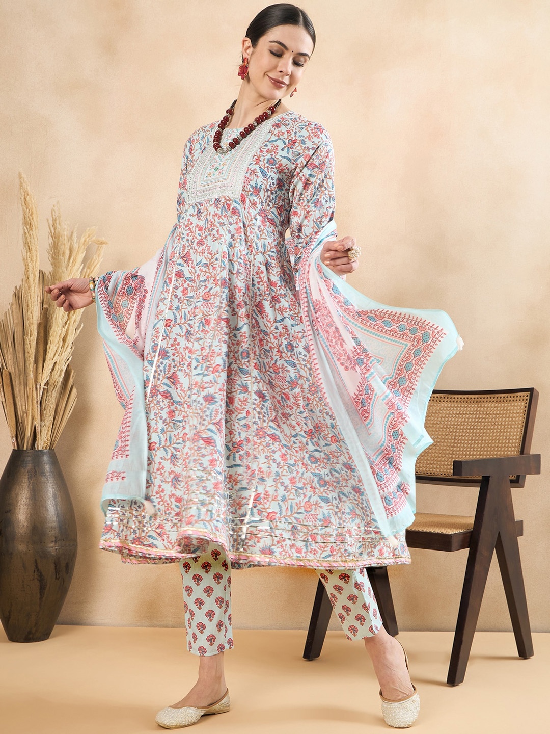 Anouk Blue Floral Printed Regular Sequinned Pure Cotton Kurta With Trousers & Dupatta
Anouk Blue Floral Printed Regular Sequinned Pure Cotton Kurta With Trousers & Dupatta