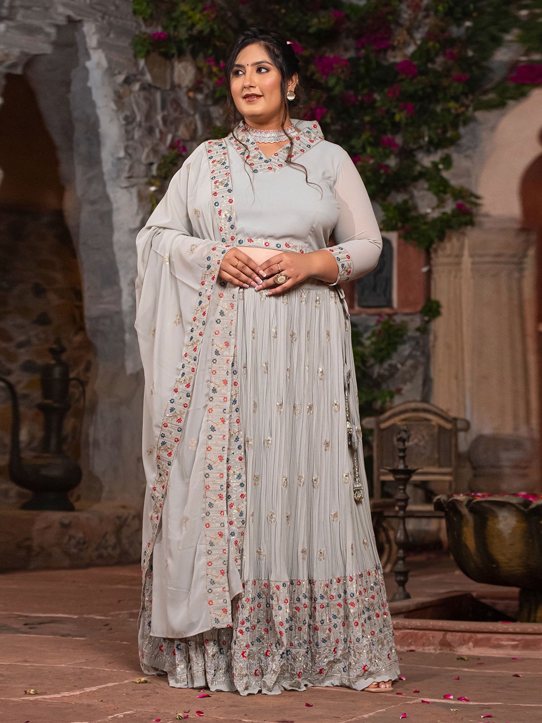 PrettyPlus by Desinoor.com Plus Size Ready to Wear Lehenga & Blouse With Dupatta, Grey
PrettyPlus by Desinoor.com Plus Size Ready to Wear Lehenga & Blouse With Dupatta, Grey