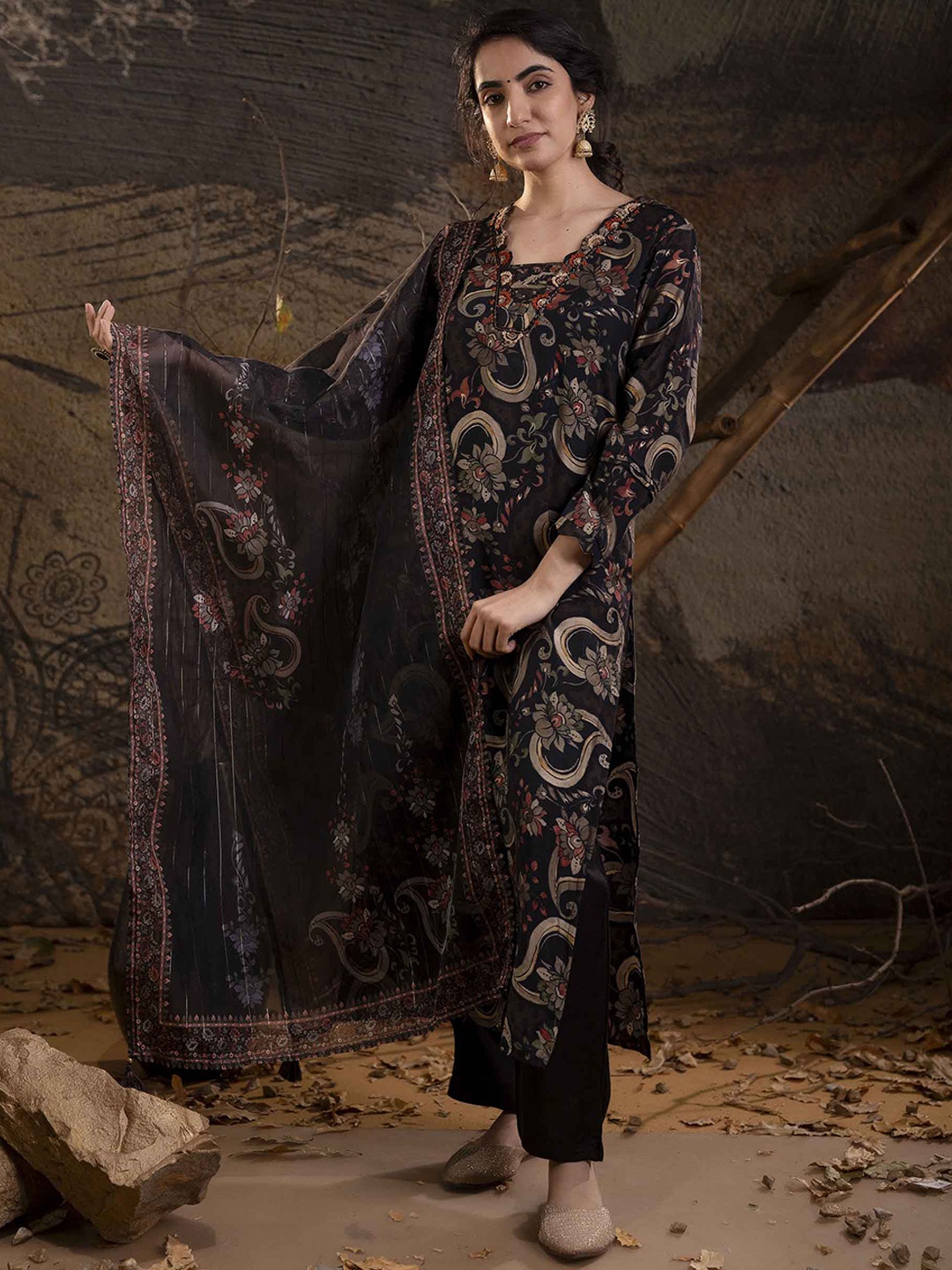 KALINI Paisley Printed Square Regular Thread Worl Kurta With Trousers & Dupatta, Black
KALINI Paisley Printed Square Regular Thread Worl Kurta With Trousers & Dupatta, Black