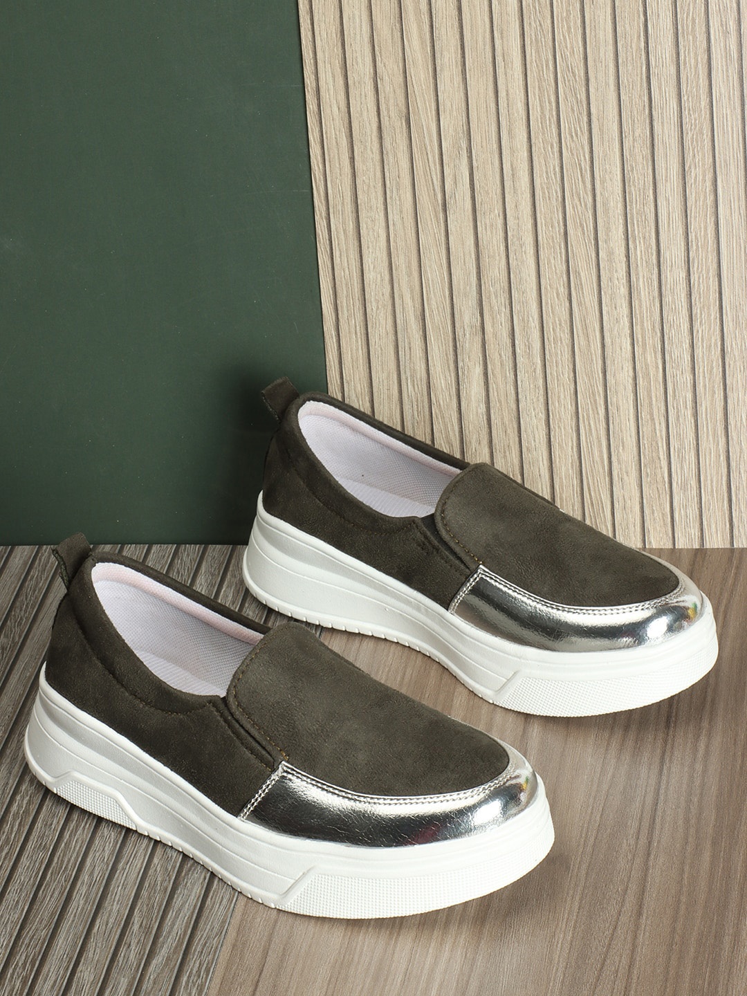 The Roadster Lifestyle Co. Women Comfort Insole Contrast Sole Flatforms Slip-On Sneakers, Olive
The Roadster Lifestyle Co. Women Comfort Insole Contrast Sole Flatforms Slip-On Sneakers, Olive