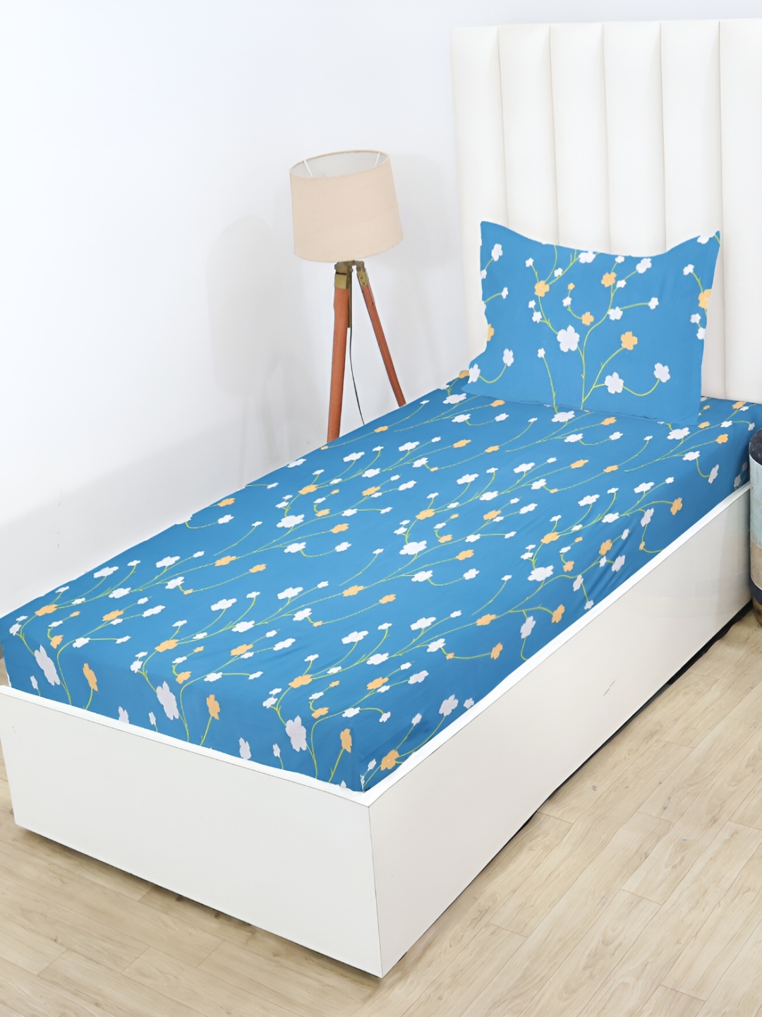RD TREND Blue & White Floral Cotton 210 TC Fitted Single Bedsheet With 1 Pillow Cover
RD TREND Blue & White Floral Cotton 210 TC Fitted Single Bedsheet With 1 Pillow Cover