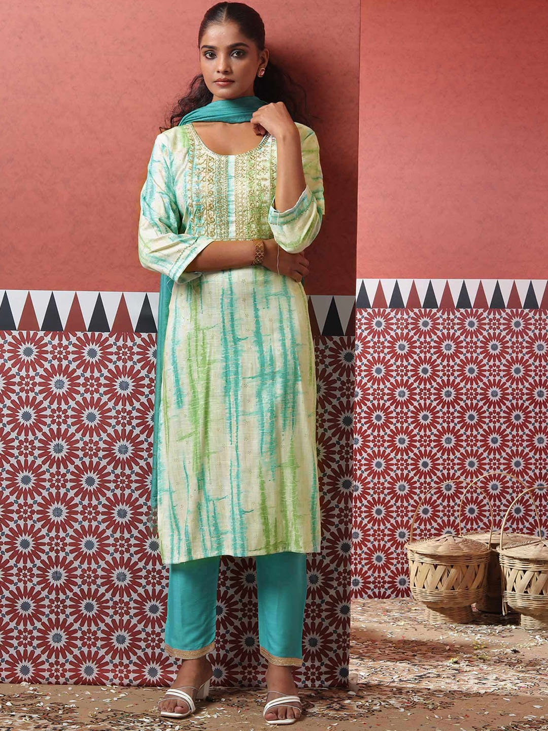 Peachmode Ombre Printed Regular Thread Work Pure Cotton Kurta with Trousers & Dupatta, White
Peachmode Ombre Printed Regular Thread Work Pure Cotton Kurta with Trousers & Dupatta, White