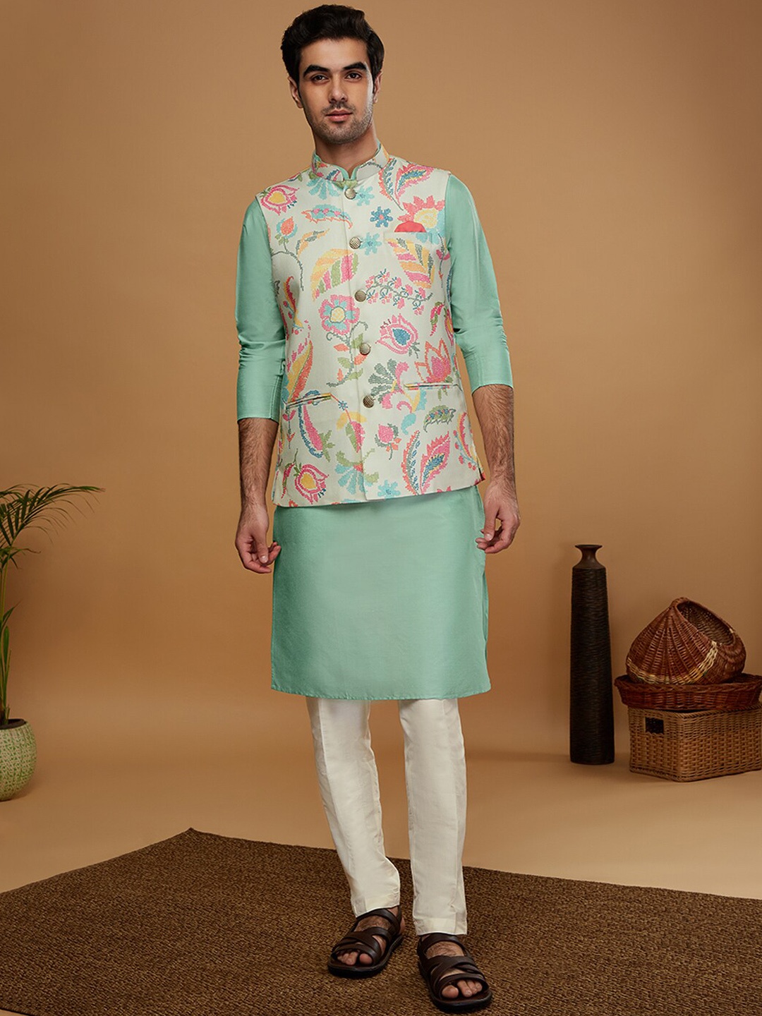 KISAH Mandarin Collar Long Sleeves Regular Kurta with Pyjamas With Nehru jacket, Green
KISAH Mandarin Collar Long Sleeves Regular Kurta with Pyjamas With Nehru jacket, Green