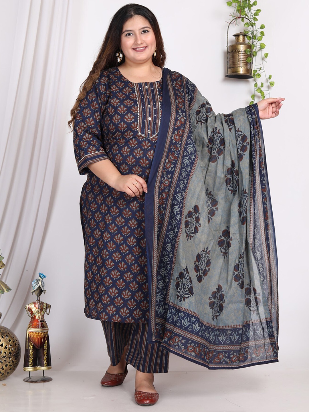 KALINI Plus Size Floral Printed Sequinned Pure Cotton Kurta With Trousers & Dupatta, Navy blue
KALINI Plus Size Floral Printed Sequinned Pure Cotton Kurta With Trousers & Dupatta, Navy blue