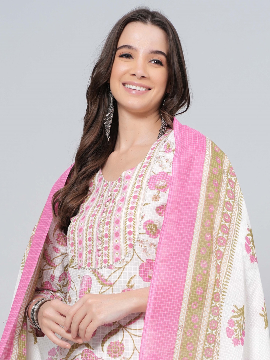 JAHIDA COMFORT WITH STYLE Floral Printed Pure Cotton Kurta With Trousers & Dupatta, White
JAHIDA COMFORT WITH STYLE Floral Printed Pure Cotton Kurta With Trousers & Dupatta, White