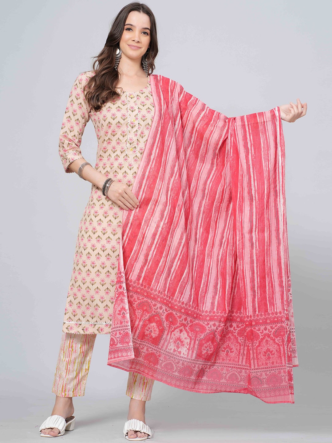 JAHIDA COMFORT WITH STYLE Ethnic Motifs Printed Pure Cotton Kurta with Trousers & Dupatta, Pink
JAHIDA COMFORT WITH STYLE Ethnic Motifs Printed Pure Cotton Kurta with Trousers & Dupatta, Pink