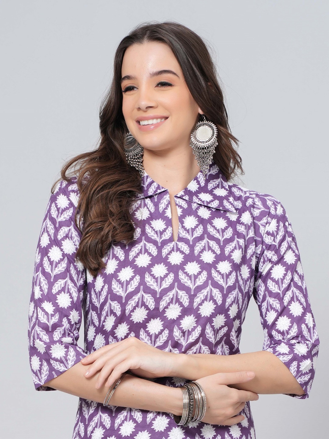 JAHIDA COMFORT WITH STYLE Ethnic Motifs Printed Regular Pure Cotton Kurta with Trousers, Purple
JAHIDA COMFORT WITH STYLE Ethnic Motifs Printed Regular Pure Cotton Kurta with Trousers, Purple