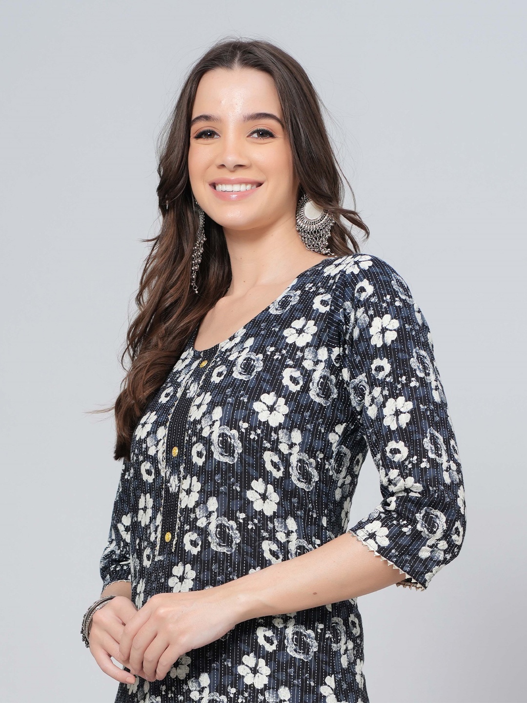JAHIDA COMFORT WITH STYLE Floral Printed Pure Cotton Straight Kurta With Pyjama, Black
JAHIDA COMFORT WITH STYLE Floral Printed Pure Cotton Straight Kurta With Pyjama, Black