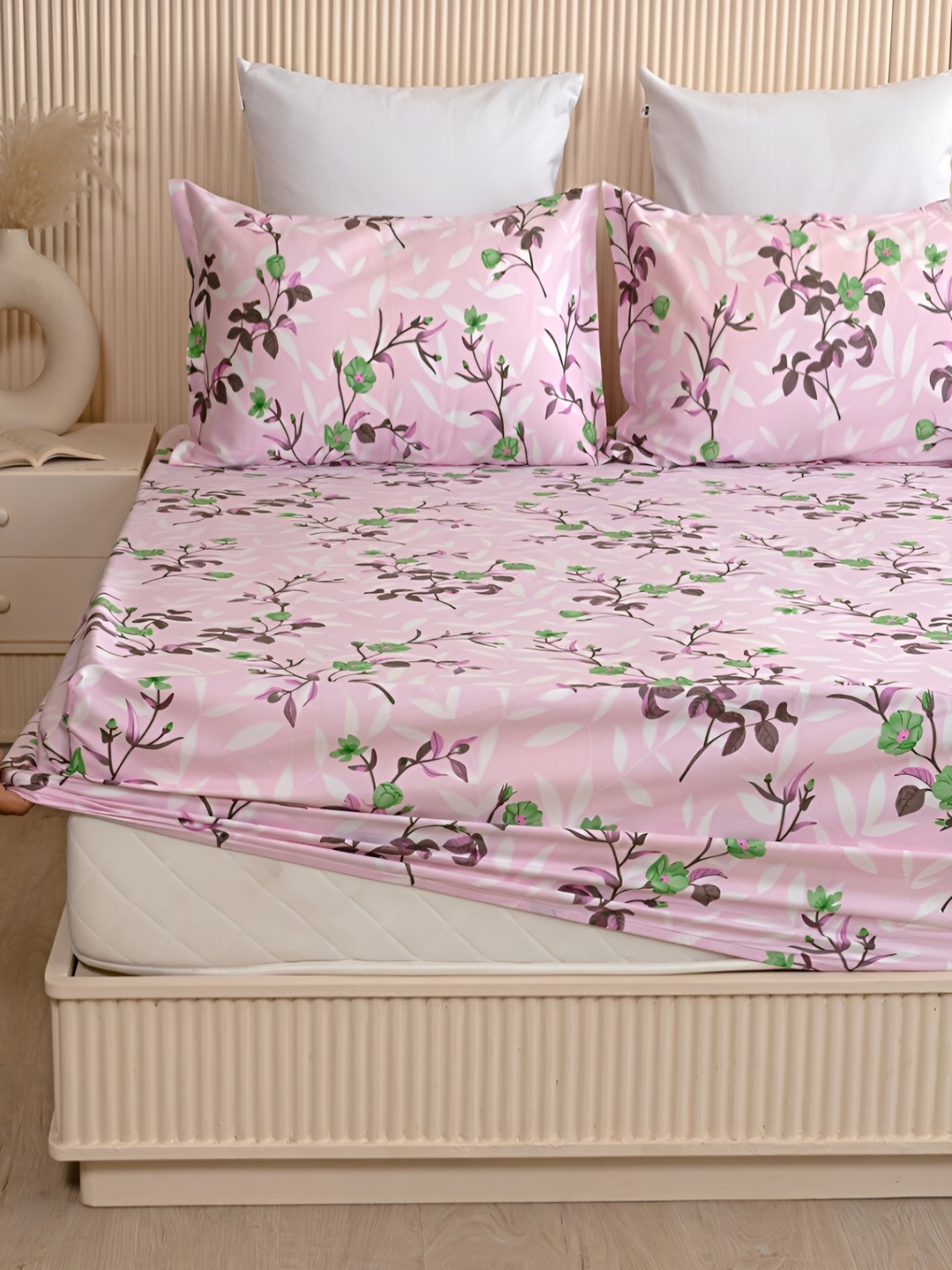 HOMEMONDE Pink & White Printed Cotton 210 TC Fitted Queen Bedsheet with 2 Pillow Covers
HOMEMONDE Pink & White Printed Cotton 210 TC Fitted Queen Bedsheet with 2 Pillow Covers