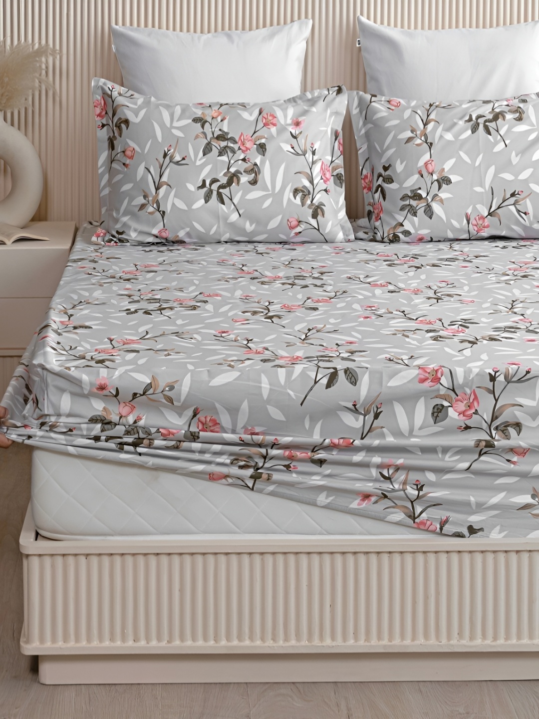 HOMEMONDE Grey & White Printed Cotton 210 TC Fitted King Bedsheet with 2 Pillow Covers
HOMEMONDE Grey & White Printed Cotton 210 TC Fitted King Bedsheet with 2 Pillow Covers