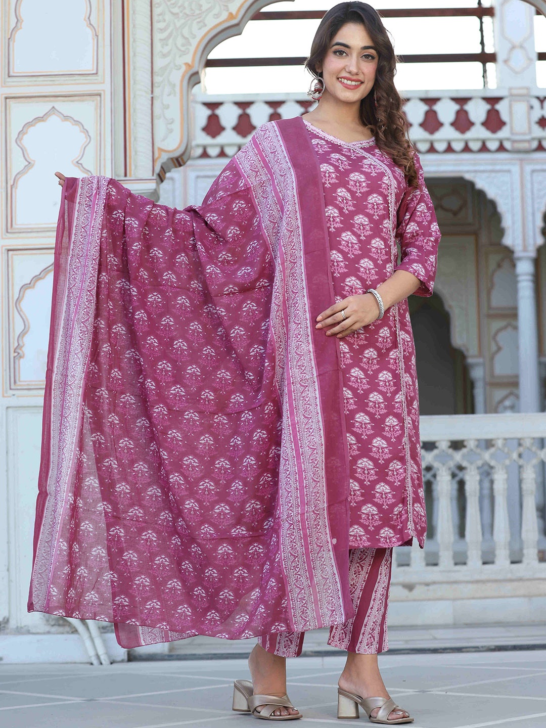 DARVIKAA COLLECTION Ethnic Motifs Printed Regular Gotta Patti Kurta Set With Dupatta, Pink
DARVIKAA COLLECTION Ethnic Motifs Printed Regular Gotta Patti Kurta Set With Dupatta, Pink