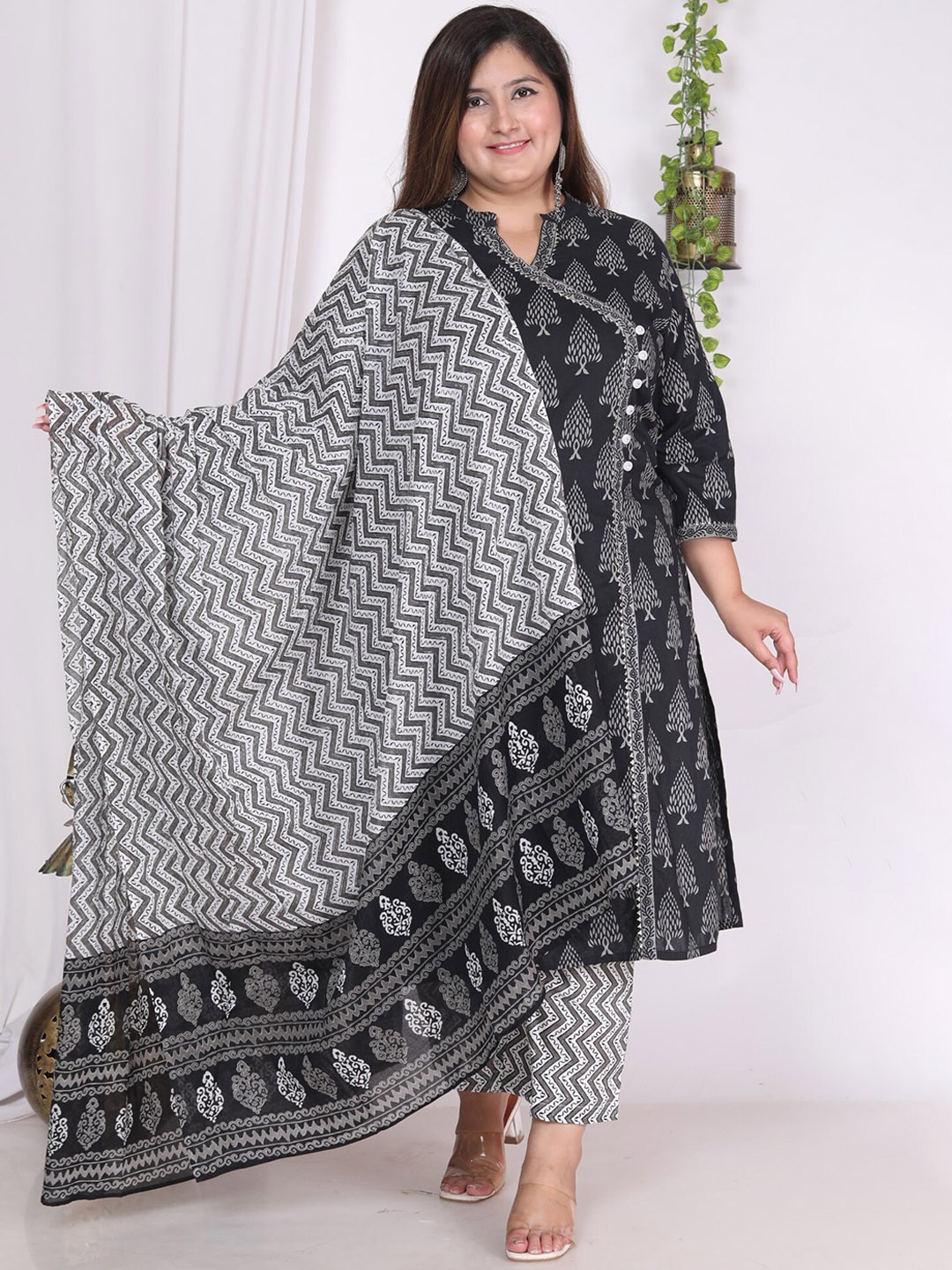 KALINI Plus Size Floral Printed Sequinned Pure Cotton Kurta With Trousers & Dupatta, Black
KALINI Plus Size Floral Printed Sequinned Pure Cotton Kurta With Trousers & Dupatta, Black