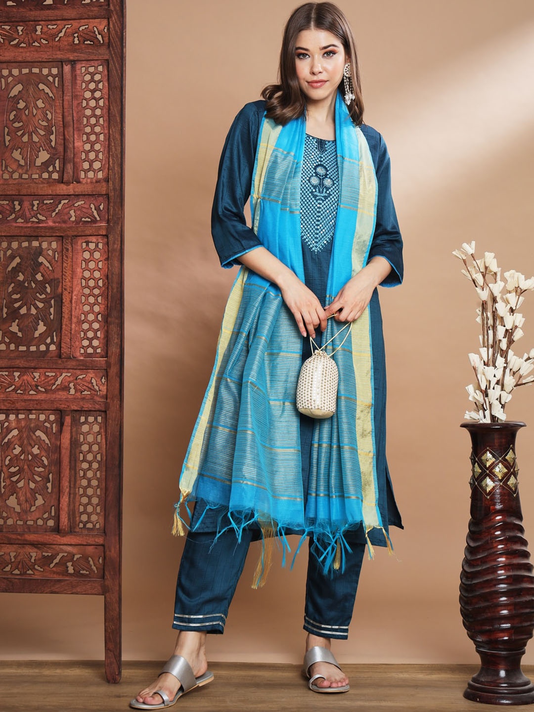 VredeVogel Striped Embroidered Thread Work Kurta with Trousers & With Dupatta, Blue
VredeVogel Striped Embroidered Thread Work Kurta with Trousers & With Dupatta, Blue
