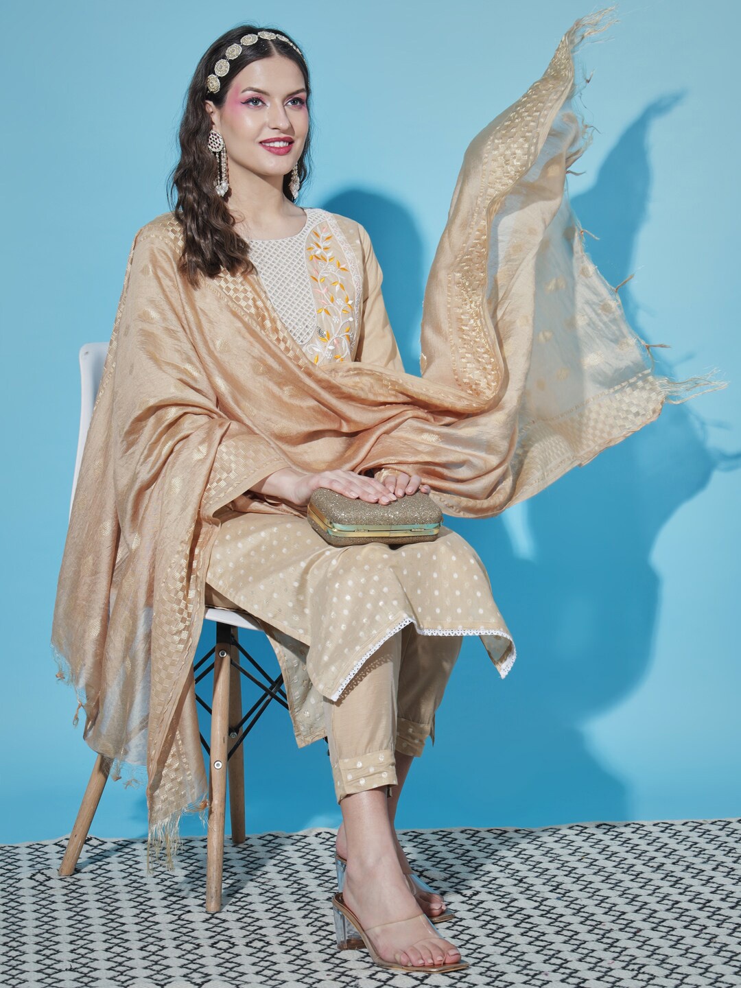 VredeVogel Floral Embroidered Regular Chanderi Silk Kurta with Trousers & Dupatta, Brown
VredeVogel Floral Embroidered Regular Chanderi Silk Kurta with Trousers & Dupatta, Brown