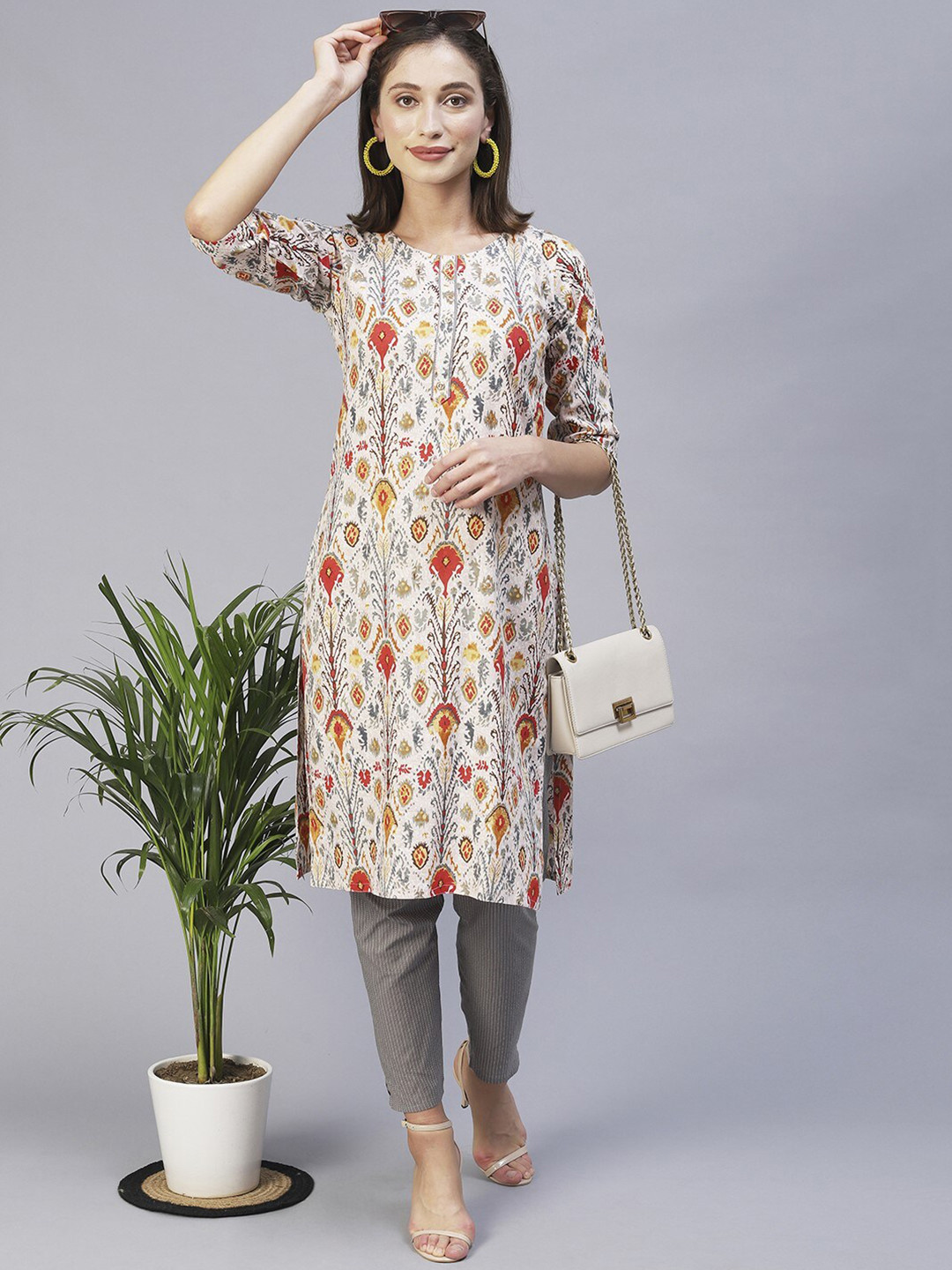 DIVASTRI Floral Printed Regular Pure Cotton Kurta With Trousers, White
DIVASTRI Floral Printed Regular Pure Cotton Kurta With Trousers, White