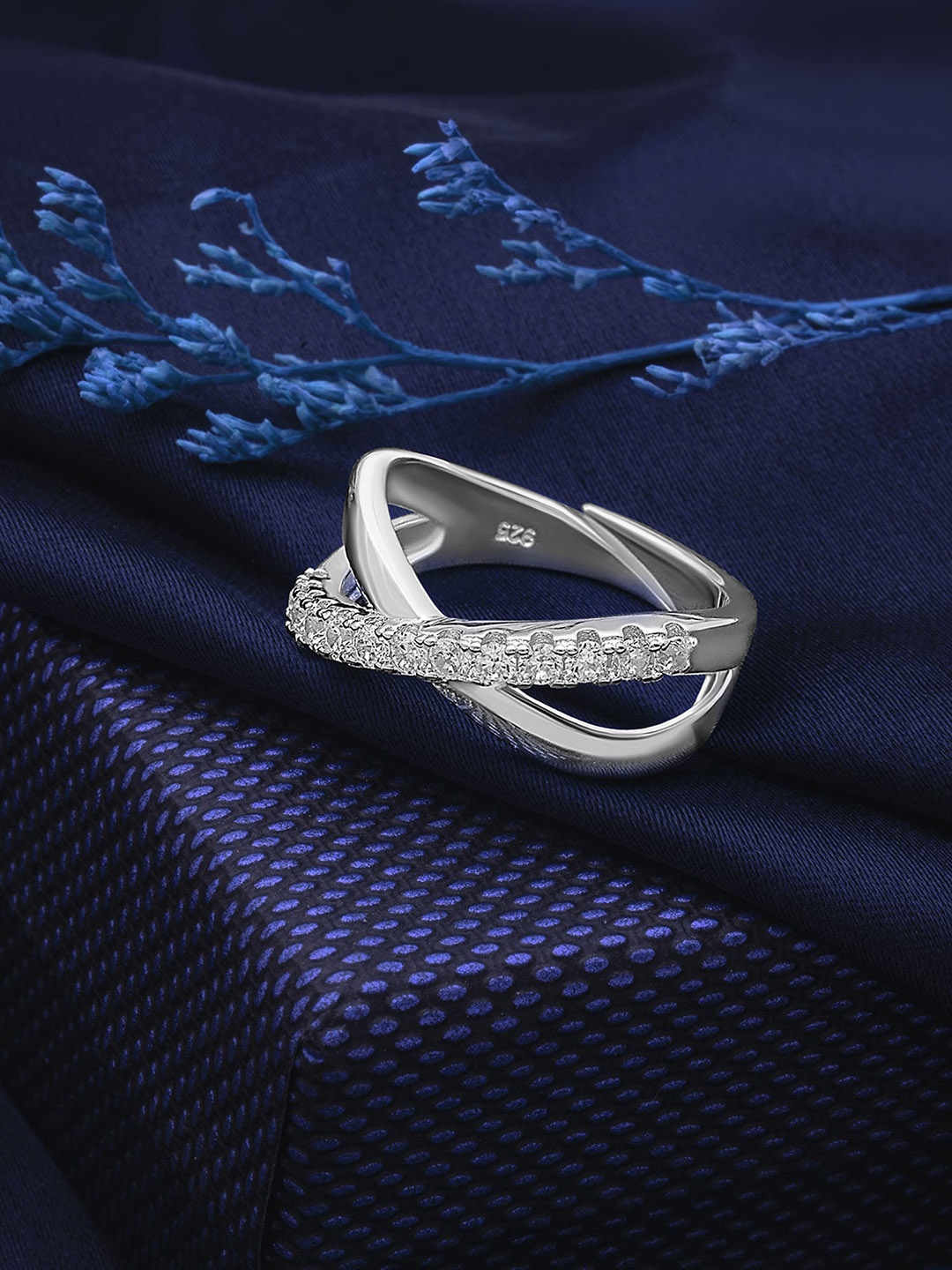 SILBERRY Rhodium-Plated 92.5 Sterling Silver Cubic Zirconia Studded Finger Ring
SILBERRY Rhodium-Plated 92.5 Sterling Silver Cubic Zirconia Studded Finger Ring
