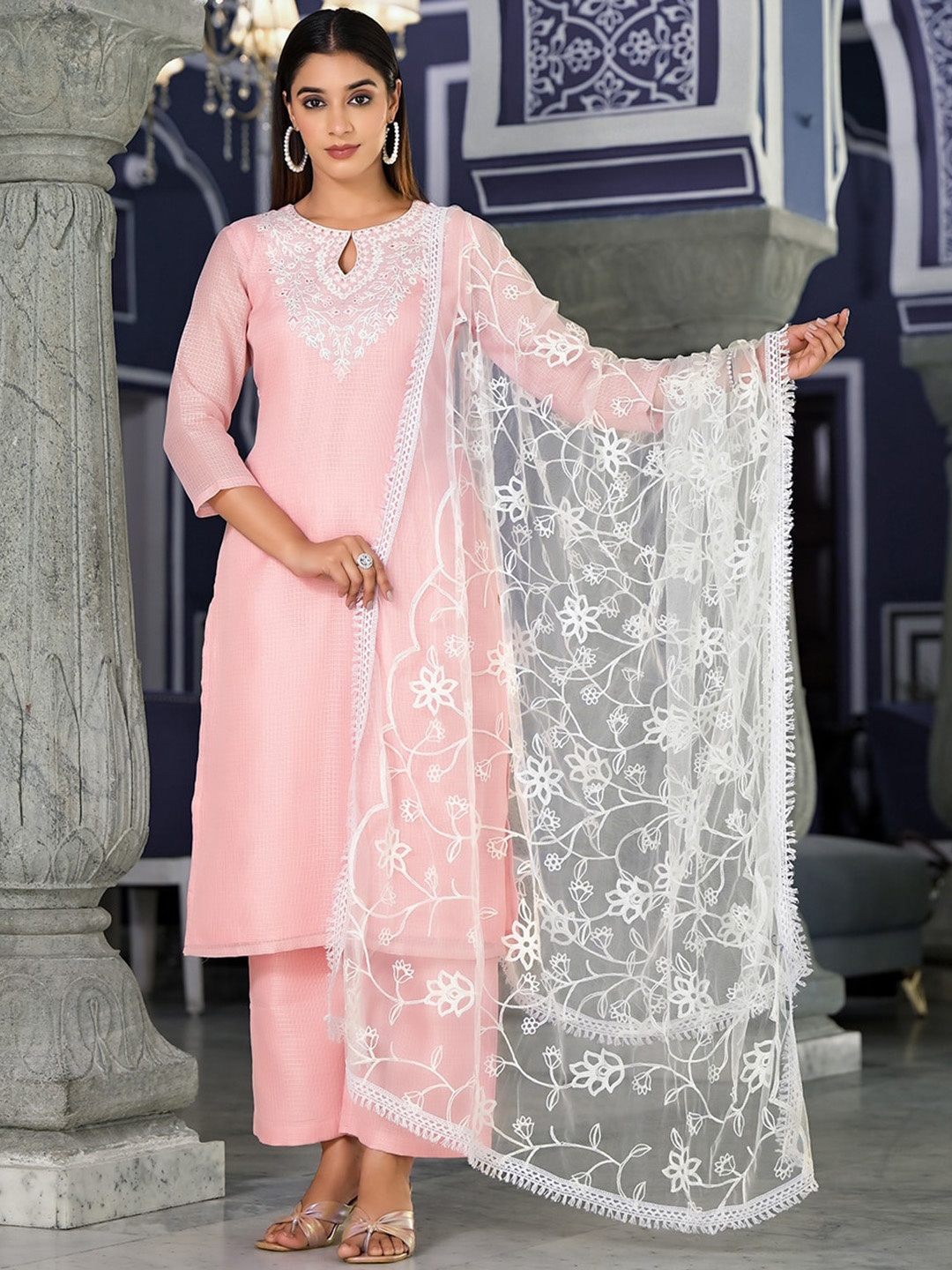 Varanga Ethnic Motifs Embroidered Regular Thread Work Kurta with Trousers & Dupatta, Pink
Varanga Ethnic Motifs Embroidered Regular Thread Work Kurta with Trousers & Dupatta, Pink