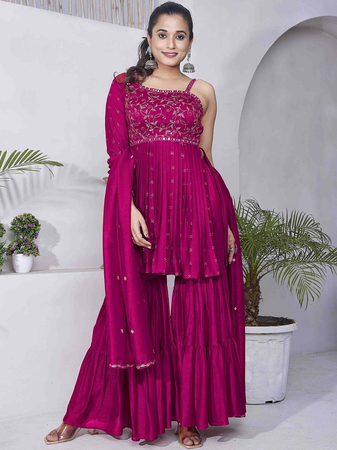 Chandbaali Floral Embroidered One Shoulder Sequinned Kurti with Sharara & Dupatta, Pink
Chandbaali Floral Embroidered One Shoulder Sequinned Kurti with Sharara & Dupatta, Pink