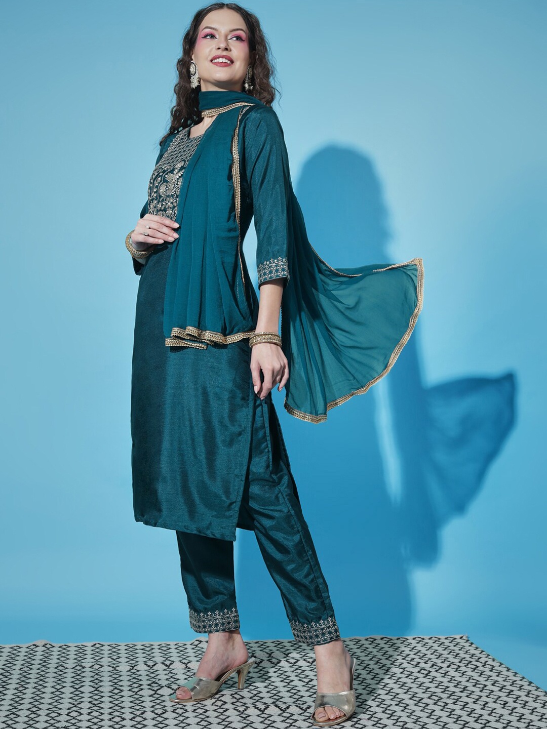 VredeVogel Ethnic Motifs Embroidered Thread Work Kurta with Trousers & Dupatta, Teal
VredeVogel Ethnic Motifs Embroidered Thread Work Kurta with Trousers & Dupatta, Teal