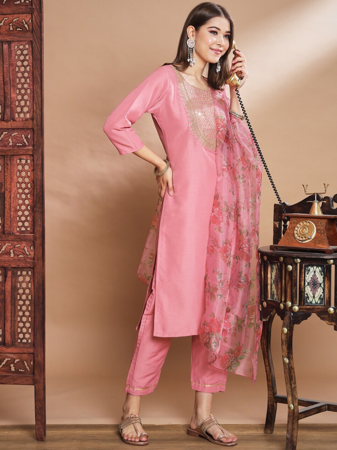 VredeVogel Ethnic Motifs Embroidered Gotta Patti Kurta with Trousers & Dupatta, Pink
VredeVogel Ethnic Motifs Embroidered Gotta Patti Kurta with Trousers & Dupatta, Pink
