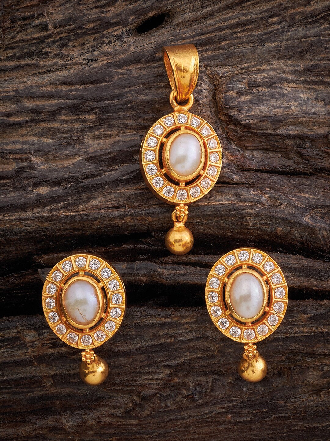 Kushal's Fashion Jewellery 92.5 Pure Silver Gold Plated Stones Studded Pearl Pendent Set
Kushal's Fashion Jewellery 92.5 Pure Silver Gold Plated Stones Studded Pearl Pendent Set