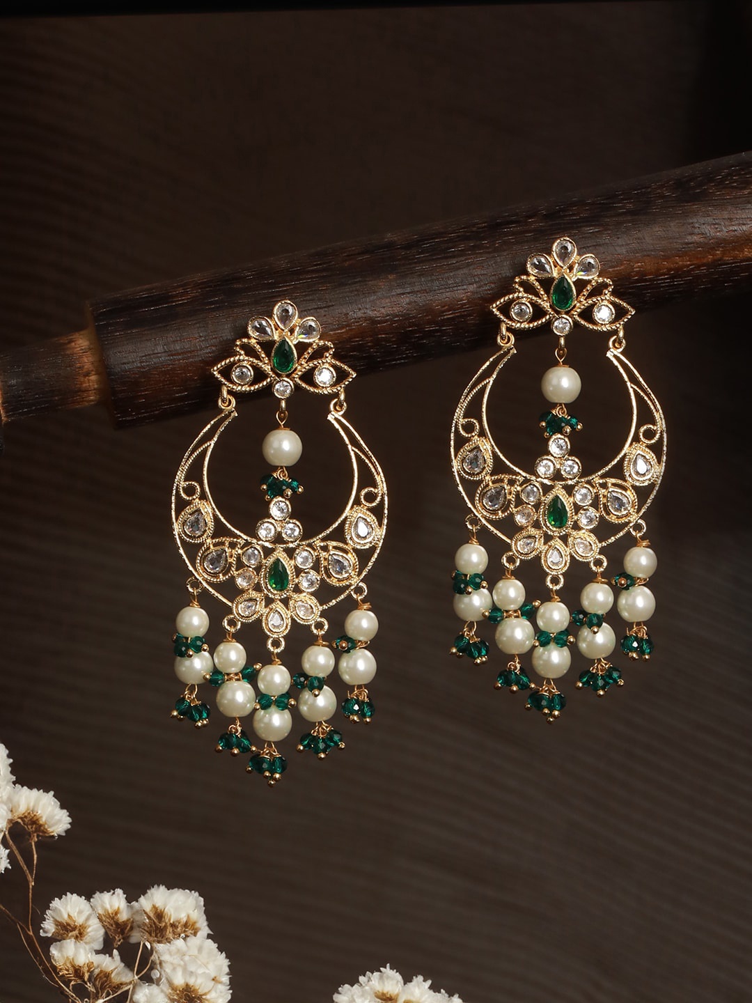 Saraf RS Jewellery Gold-Plated Cubic Zirconia Studded & Pearl Beaded Chandbalis
Saraf RS Jewellery Gold-Plated Cubic Zirconia Studded & Pearl Beaded Chandbalis