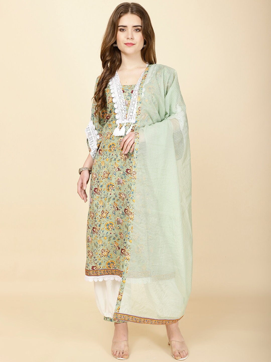 Meena Bazaar Floral Printed Square Neck Thread Work Kurta with Salwar & Dupatta, Green
Meena Bazaar Floral Printed Square Neck Thread Work Kurta with Salwar & Dupatta, Green