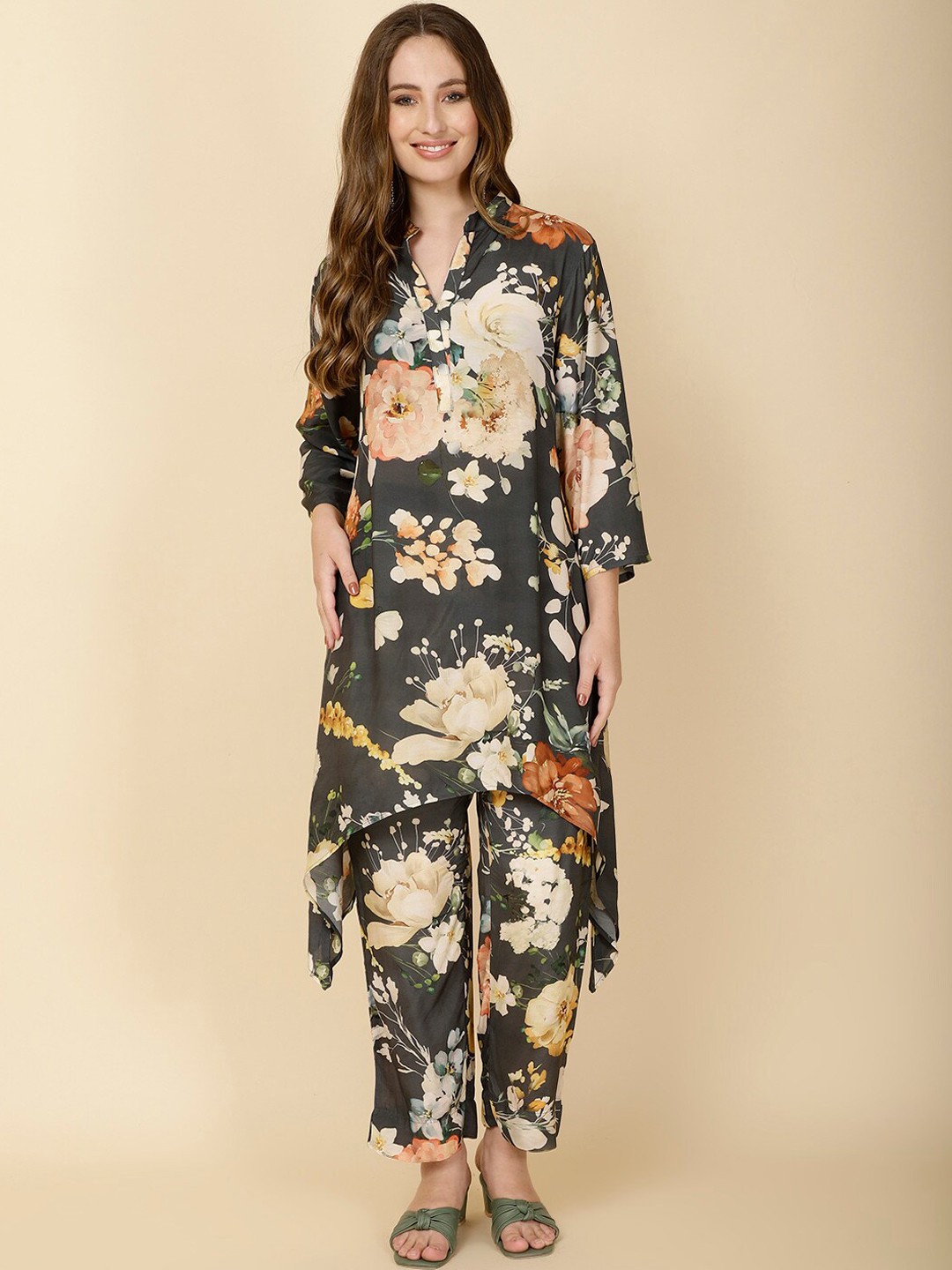 Meena Bazaar Floral Printed Mandarin Collar A-Line Kurta with Trousers & Dupatta, Green
Meena Bazaar Floral Printed Mandarin Collar A-Line Kurta with Trousers & Dupatta, Green