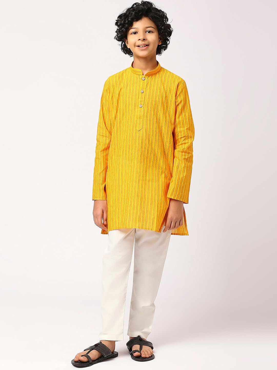 RAJUBHAI HARGOVINDAS Boys Striped Thread Work Cotton Mandarin Collar Straight Kurta, Yellow
RAJUBHAI HARGOVINDAS Boys Striped Thread Work Cotton Mandarin Collar Straight Kurta, Yellow