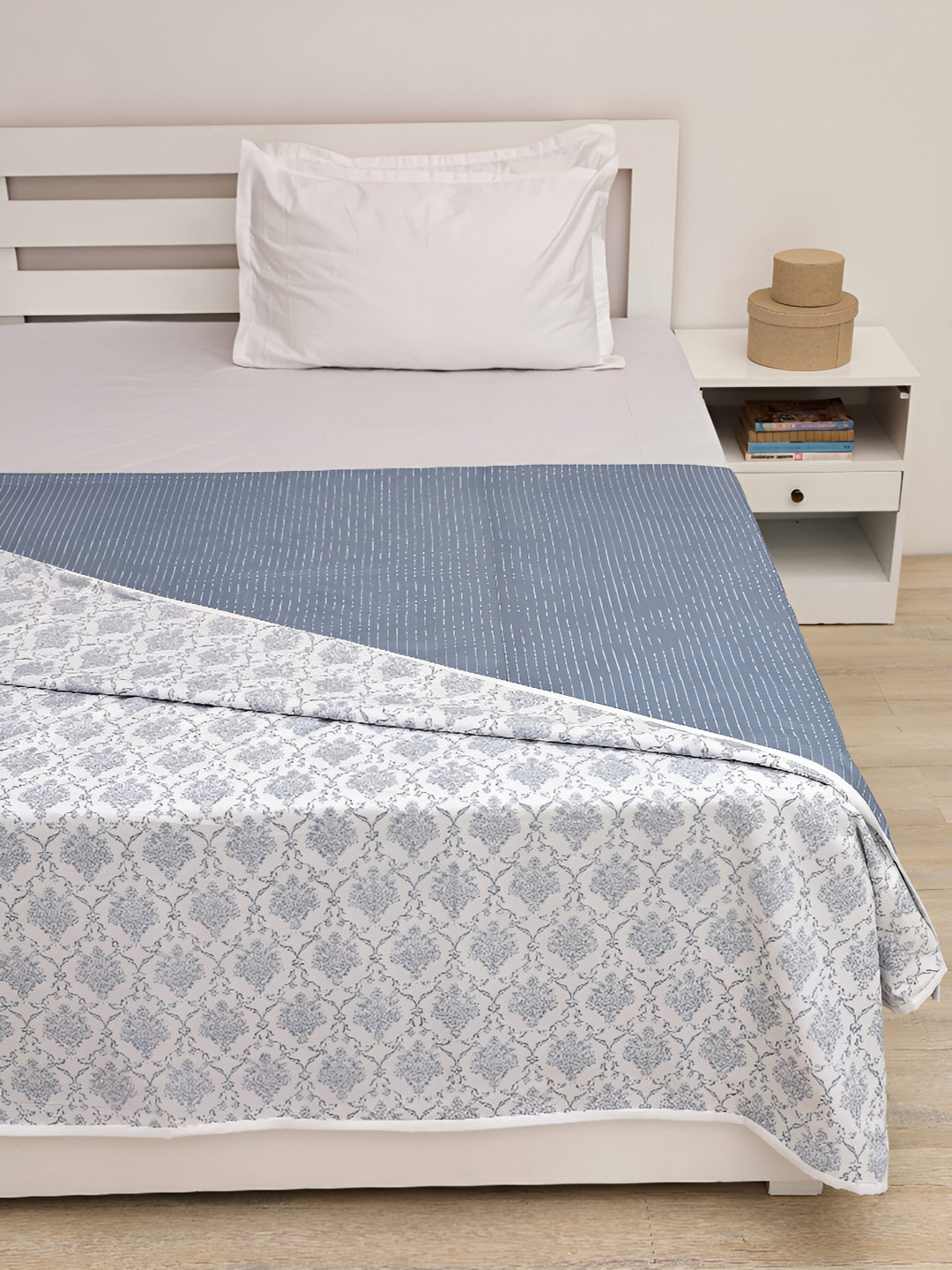 Ariana Steel & Blue Ethnic Motifs 120 GSM Single Bed Dohar
Ariana Steel & Blue Ethnic Motifs 120 GSM Single Bed Dohar