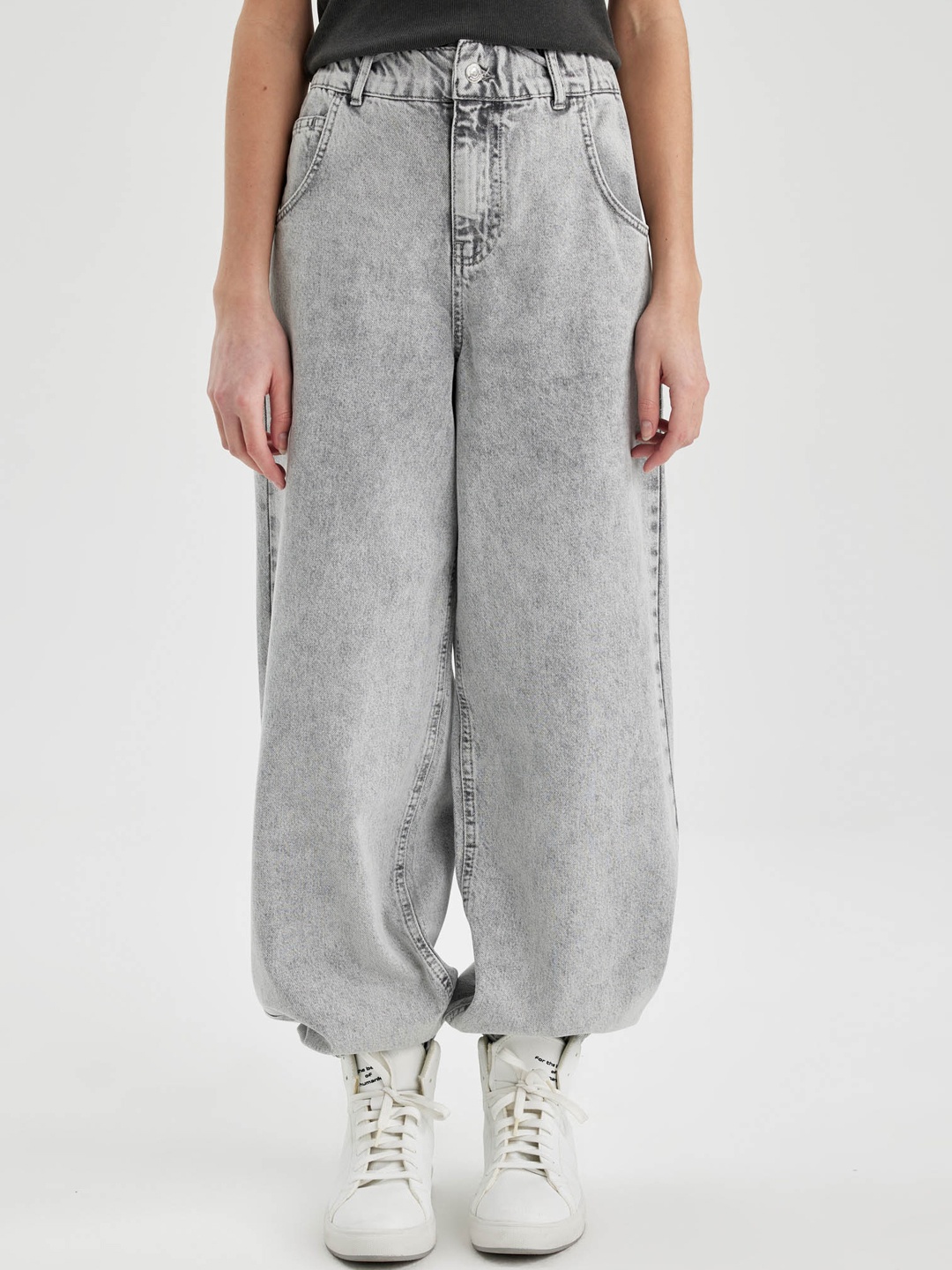DeFacto Women Heavy Fade Regular Fit Clean Look Pure Cotton Denim Joggers, Grey
DeFacto Women Heavy Fade Regular Fit Clean Look Pure Cotton Denim Joggers, Grey