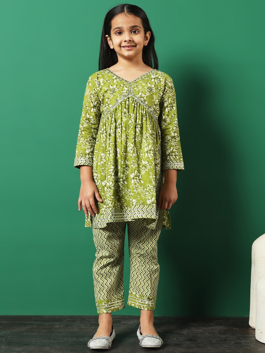 Readiprint Girls Floral Printed Empire Gotta Patti Cotton Kurti with Trousers, Green
Readiprint Girls Floral Printed Empire Gotta Patti Cotton Kurti with Trousers, Green