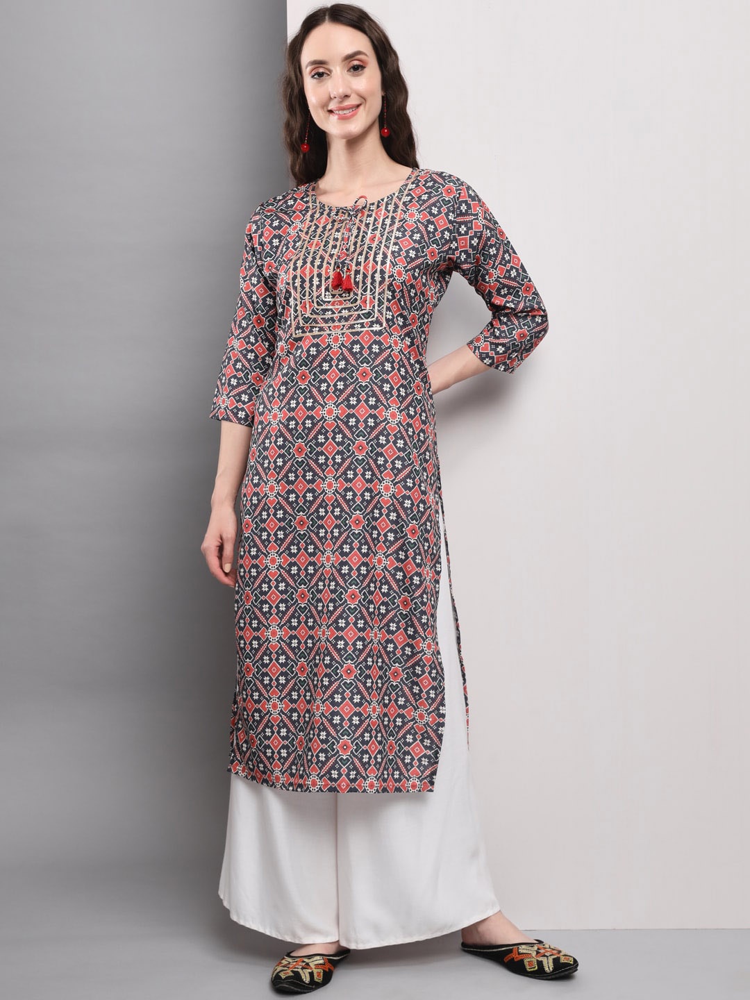DIVASTRI Geometric Printed Round Neck Three-Quarter Sleeves Straight Kurta, Navy blue
DIVASTRI Geometric Printed Round Neck Three-Quarter Sleeves Straight Kurta, Navy blue