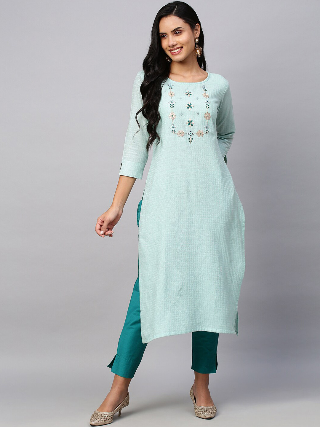 DIVASTRI Embroidered Woven Design Round Neck Thread Work Panelled Straight Kurta, Turquoise blue
DIVASTRI Embroidered Woven Design Round Neck Thread Work Panelled Straight Kurta, Turquoise blue