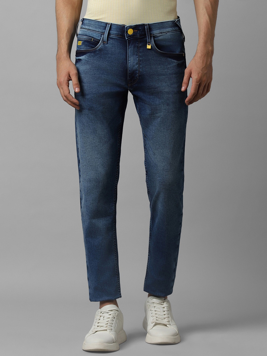 Allen Solly Men Skinny Fit Mid-Rise Heavy Fade Dark Shade Clean Look Stretchable Jeans, Navy blue
Allen Solly Men Skinny Fit Mid-Rise Heavy Fade Dark Shade Clean Look Stretchable Jeans, Navy blue