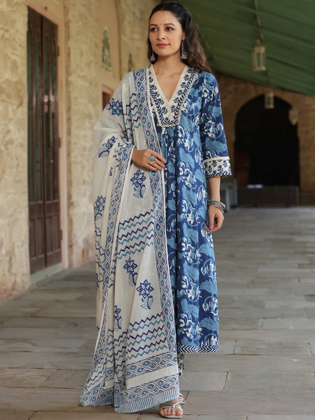 Rain & Rainbow Ethnic Motifs Printed Thread Work Pure Cotton Kurta with Trousers & Dupatta, Blue
Rain & Rainbow Ethnic Motifs Printed Thread Work Pure Cotton Kurta with Trousers & Dupatta, Blue