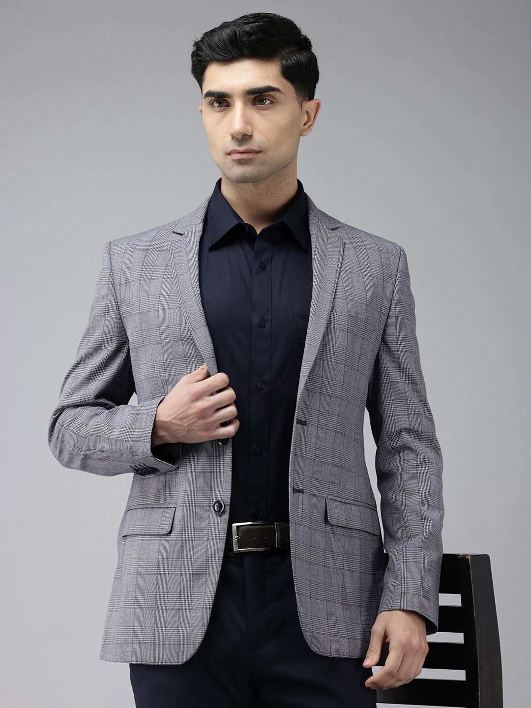 Park Avenue Slim Fit Textured Self Design Notched Lapel Single-Breasted Formal Blazer, Grey
Park Avenue Slim Fit Textured Self Design Notched Lapel Single-Breasted Formal Blazer, Grey
