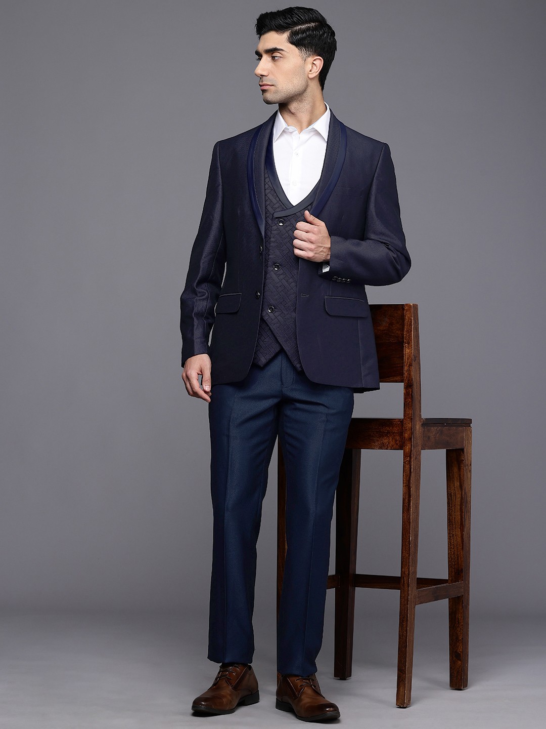 Raymond Self Designed Contemporary Fit Notched Lapel Collar 3 Piece Party Suit, Navy blue
Raymond Self Designed Contemporary Fit Notched Lapel Collar 3 Piece Party Suit, Navy blue