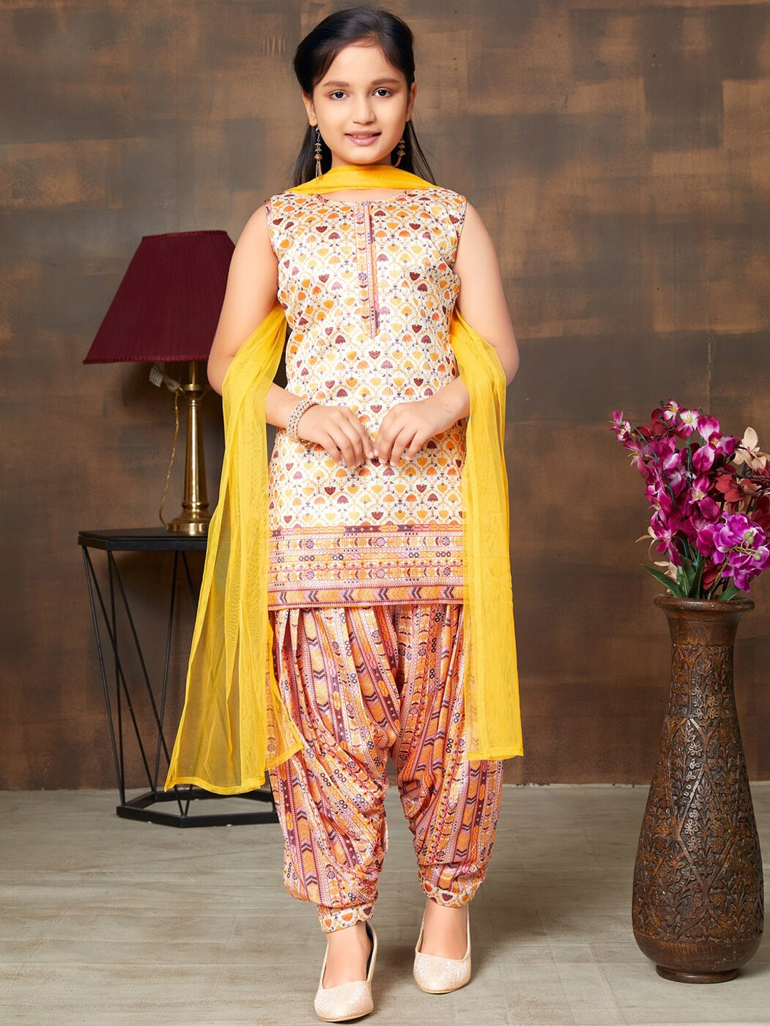 Aarika Girls Ethnic Motifs Printed Regular Pure Silk Kurti with Patiala & With Dupatta, Yellow
Aarika Girls Ethnic Motifs Printed Regular Pure Silk Kurti with Patiala & With Dupatta, Yellow