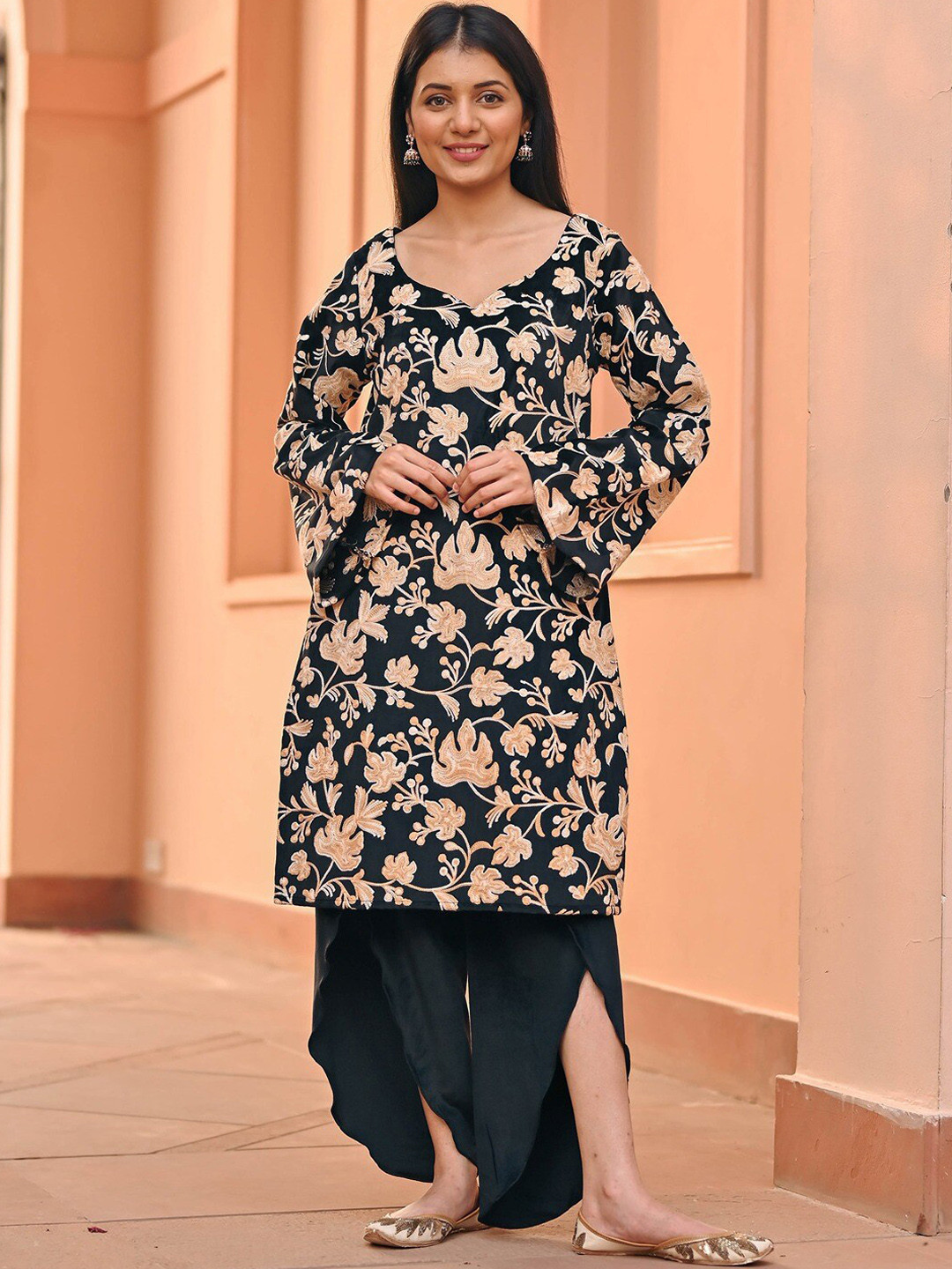 Lavanya The Label Floral Embroidered Regular Aari Work Velvet Kurta with Dhoti Pants, Black
Lavanya The Label Floral Embroidered Regular Aari Work Velvet Kurta with Dhoti Pants, Black