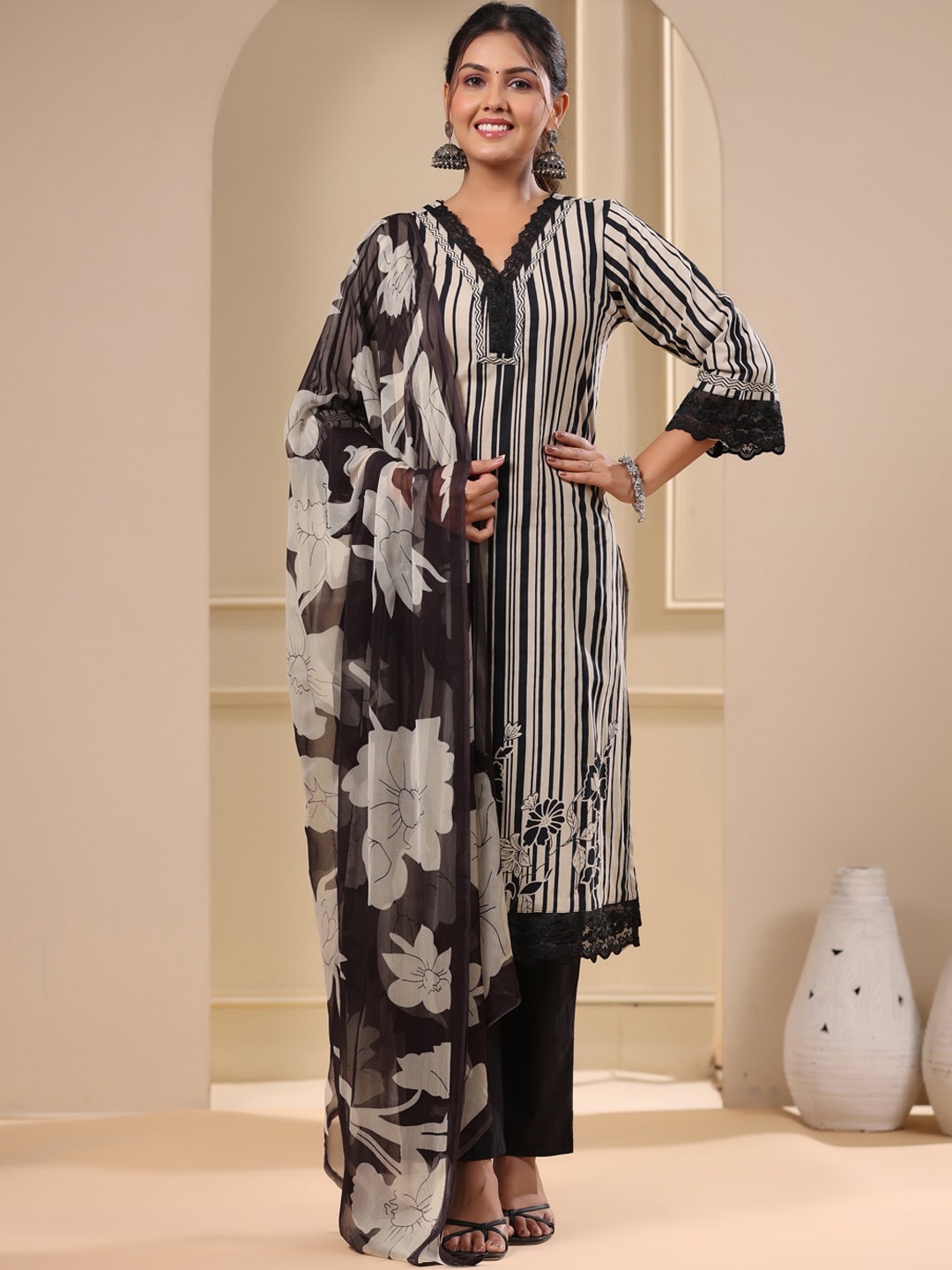 FASHOR Striped Regular Thread Work Pure Cotton Kurta with Trousers & With Dupatta, Black
FASHOR Striped Regular Thread Work Pure Cotton Kurta with Trousers & With Dupatta, Black