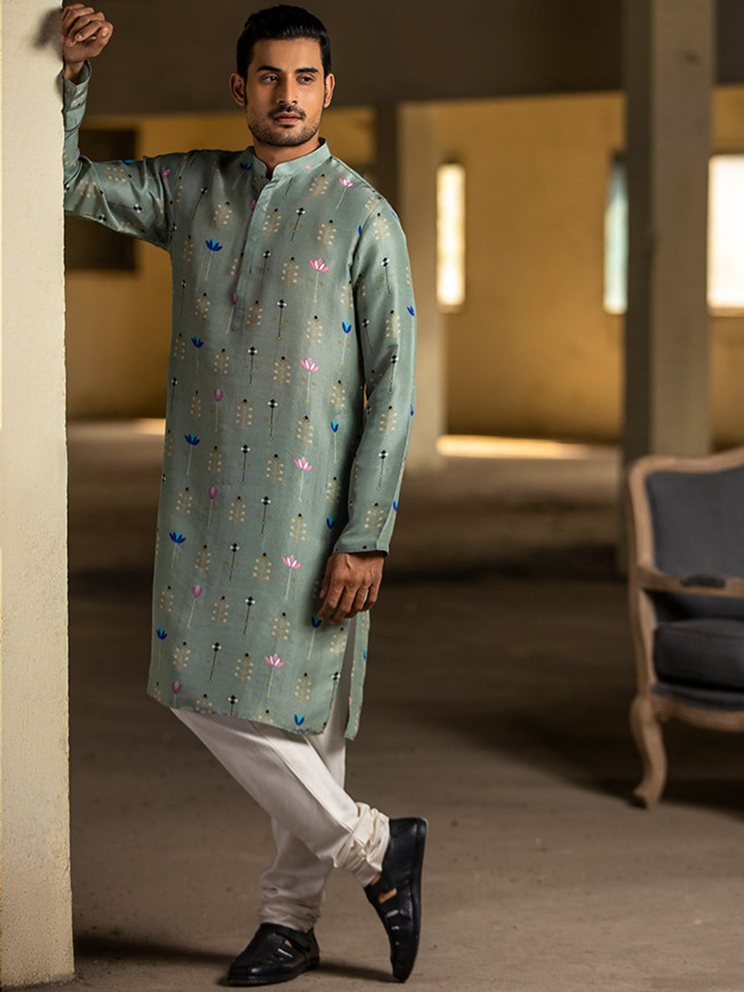 PS MEN BY PAYAL SINGHAL Floral Printed Regular Pure Silk Kurta With Churidar, Green
PS MEN BY PAYAL SINGHAL Floral Printed Regular Pure Silk Kurta With Churidar, Green