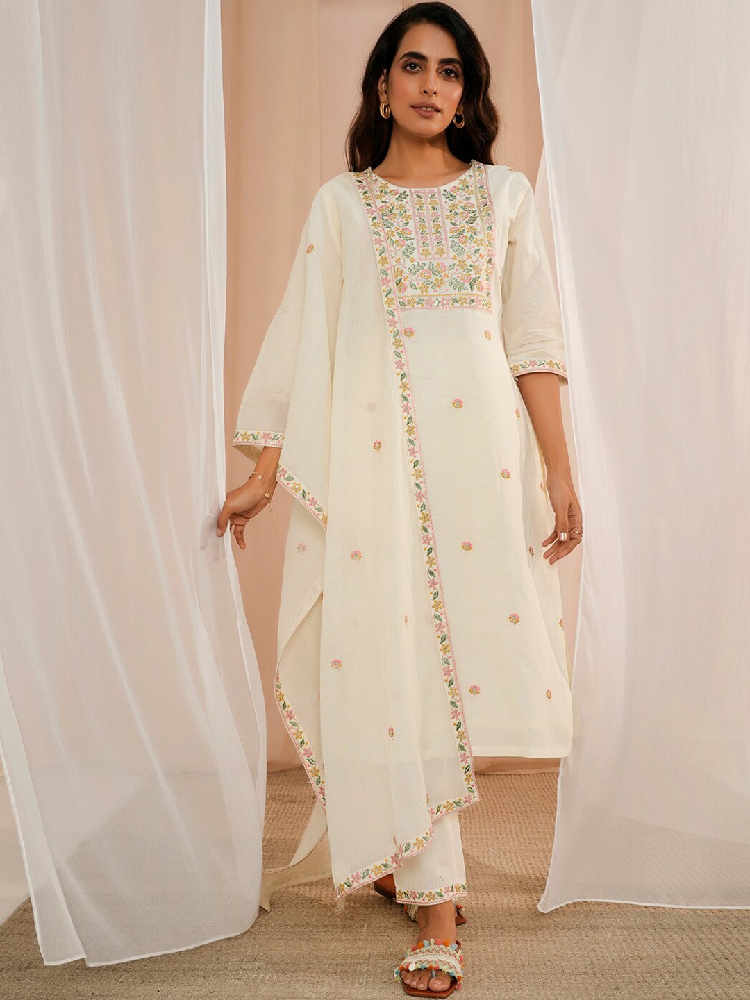 Libas Floral Embroidered Regular Thread Work Pure Cotton Kurta With Trousers & Dupatta, Off white
Libas Floral Embroidered Regular Thread Work Pure Cotton Kurta With Trousers & Dupatta, Off white