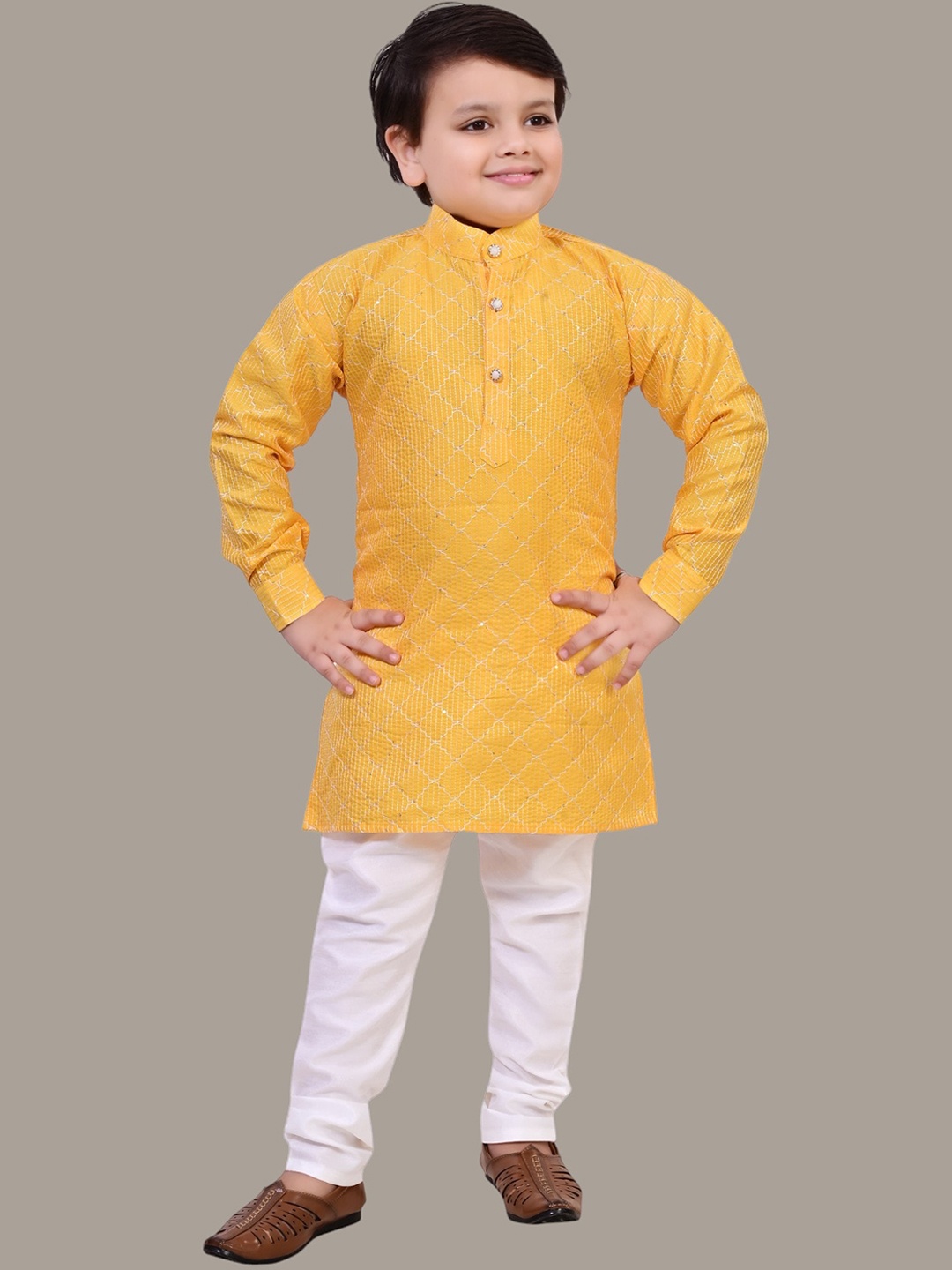 BT DEZINES Boys Embroidered Regular Sequinned Raw Silk Kurta with Pyjamas, Yellow
BT DEZINES Boys Embroidered Regular Sequinned Raw Silk Kurta with Pyjamas, Yellow